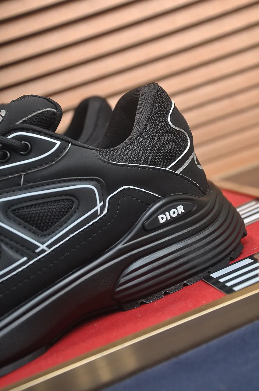 Men's men's shoes 💰: 500💶 (top original order) Brand: Dior (Dior) Standard code: Men's code 38-44 (45 customized) Grade: Same as the official website Material: Top original cowhide spliced ​​together Original wear-resistant and lightweight outsole Style category: Fashionable casual shoes Distinguished luxury brand elements top luxury Color: Actual picture color